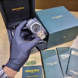 High-quality replica Royal Oak 15510ST showing luminous hands and applied markers