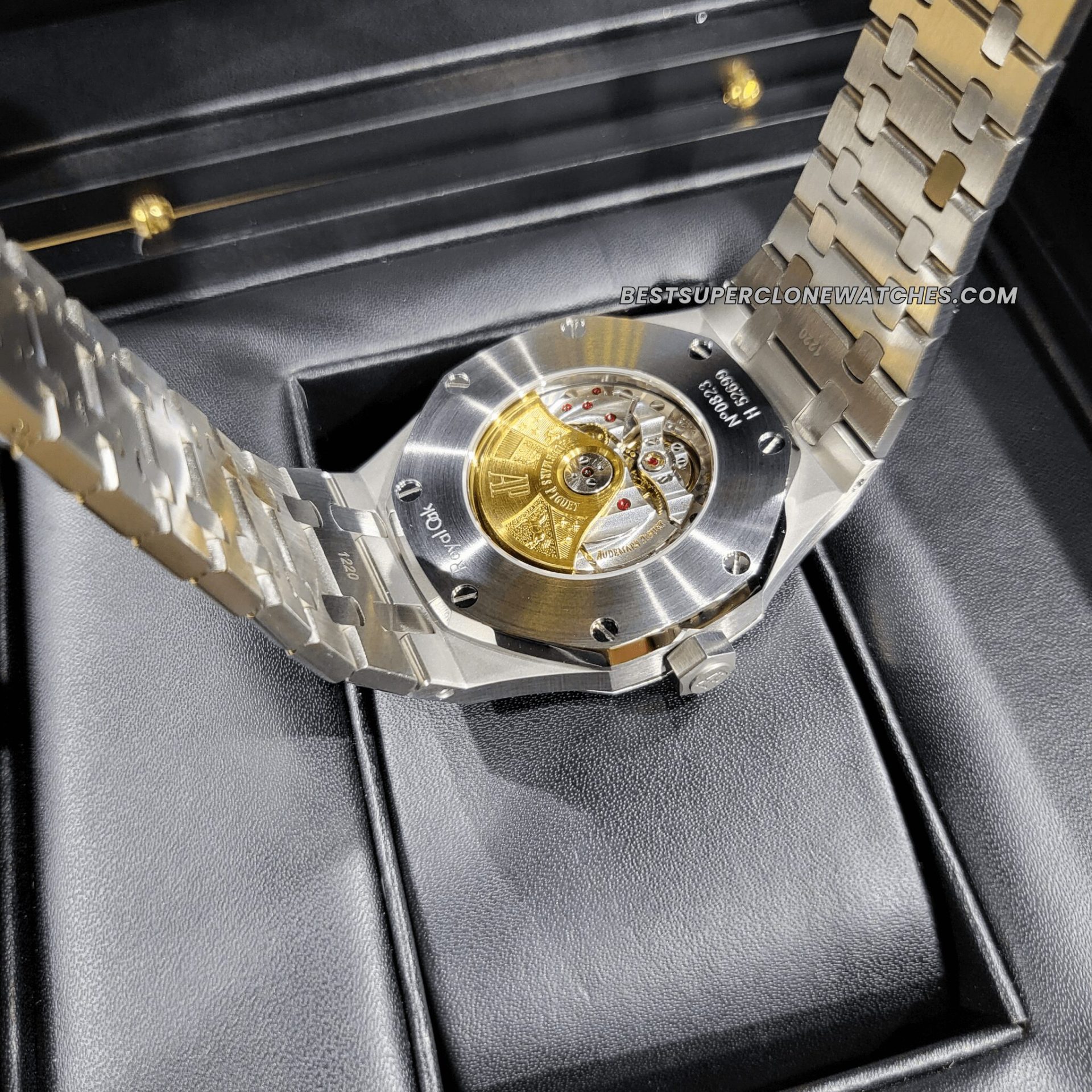 Replica Audemars Piguet Royal Oak 15400ST with stainless steel case and blue tapisserie dial