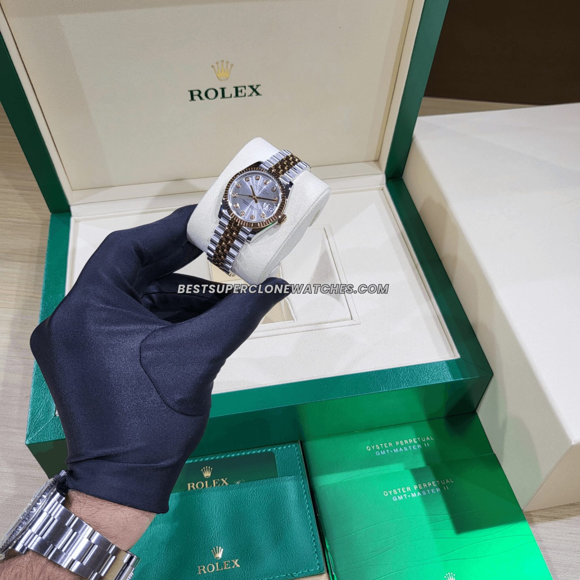 Replica Rolex Datejust 278271 with Oystersteel and Everose Gold, diamond set silver dial, 31mm case, and 2236 movement clone
