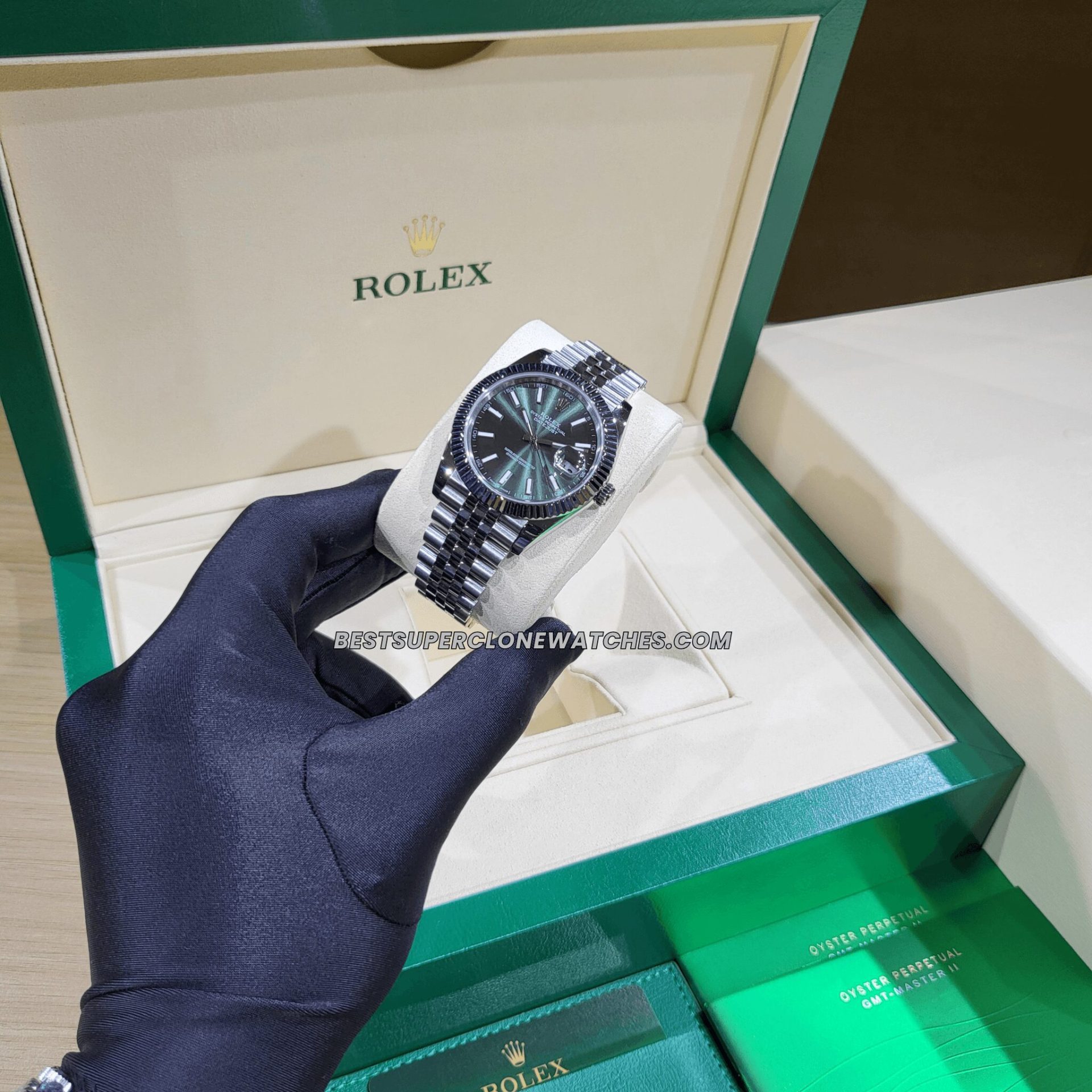 Fake Rolex Datejust 126334 with mint green dial, Oystersteel and white gold case, powered by 3235 movement