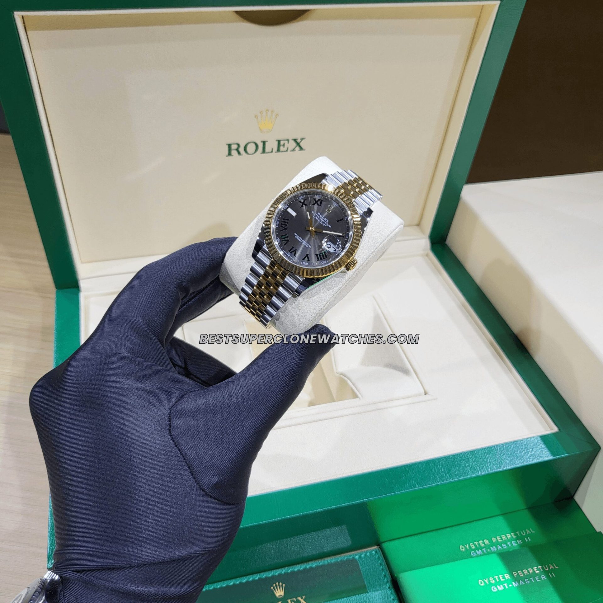 Fake Rolex Datejust 3235, super clone with Oystersteel and yellow gold design, paired with a striking slate dial—precise replica.