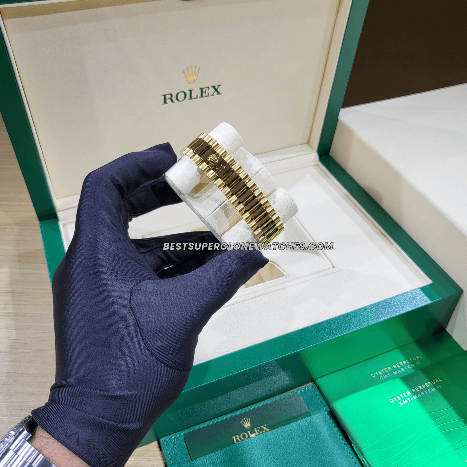 Swiss super clone Rolex Day-Date with 3255 movement and presidential gold bracelet