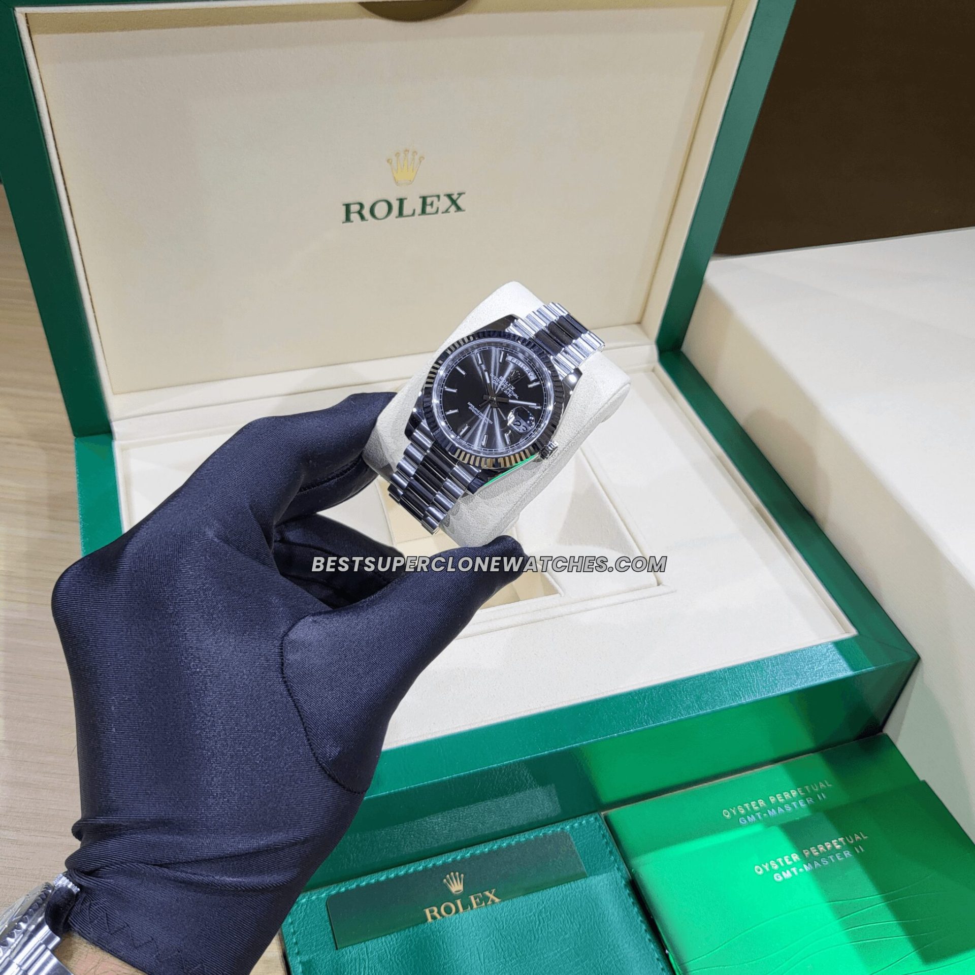 Replica Rolex Day-Date 228238 with sapphire crystal and presidential bracelet in gold