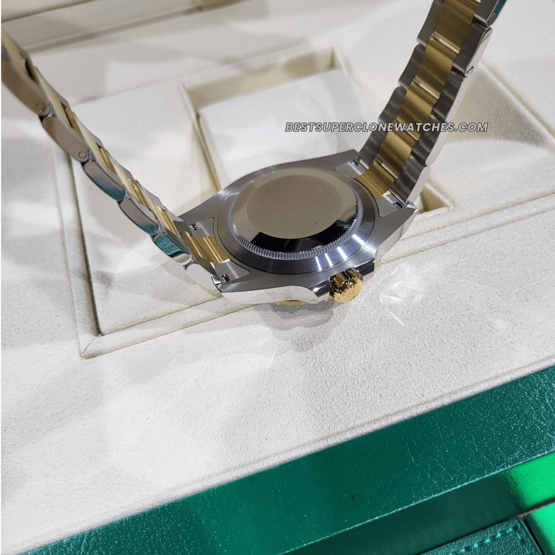 Rolex Submariner 2-Tone 3235 Swiss super clone featuring a royal blue dial, Oystersteel and yellow gold case—luxury replica watch.