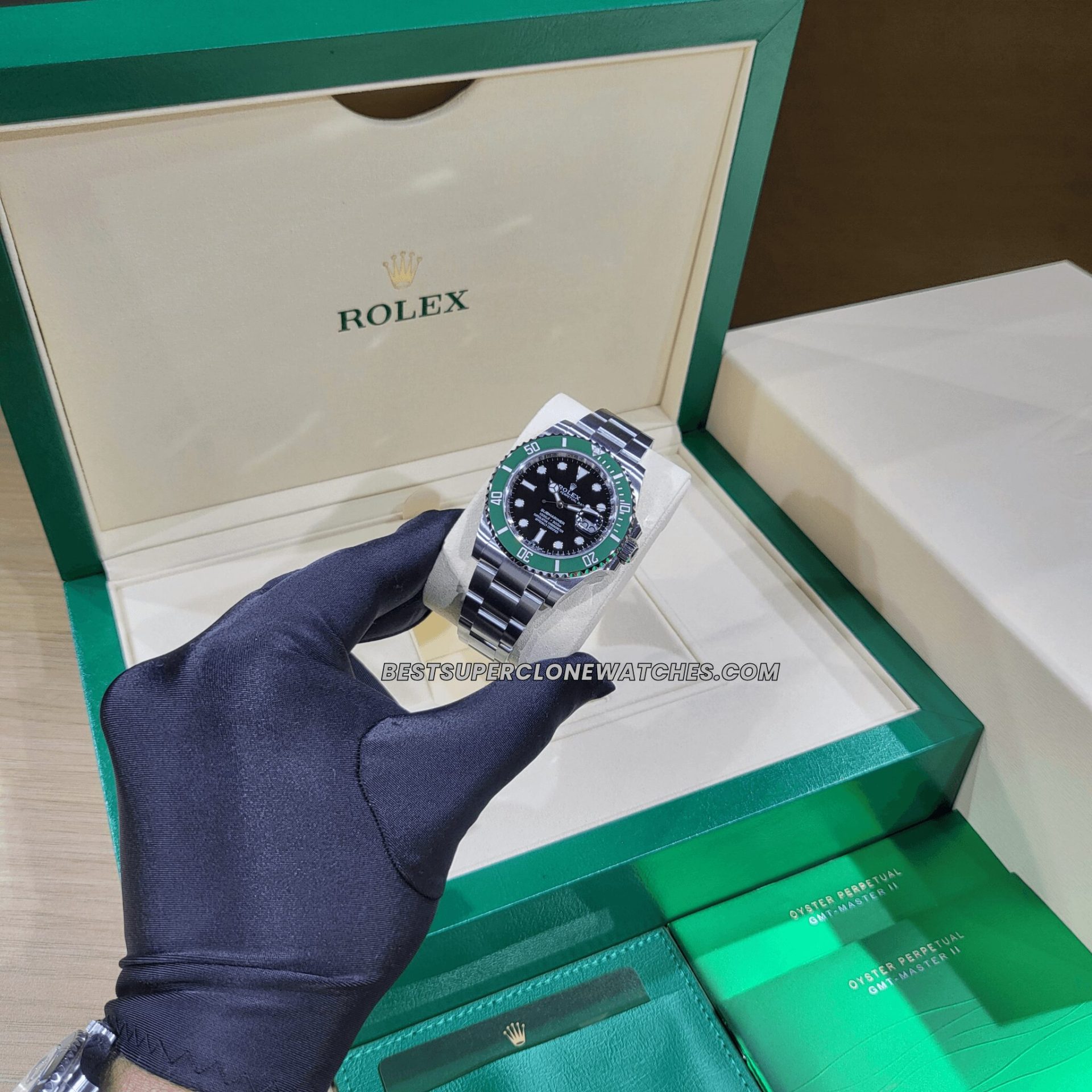 Rolex Starbucks super clone watch with unidirectional green bezel and oyster bracelet