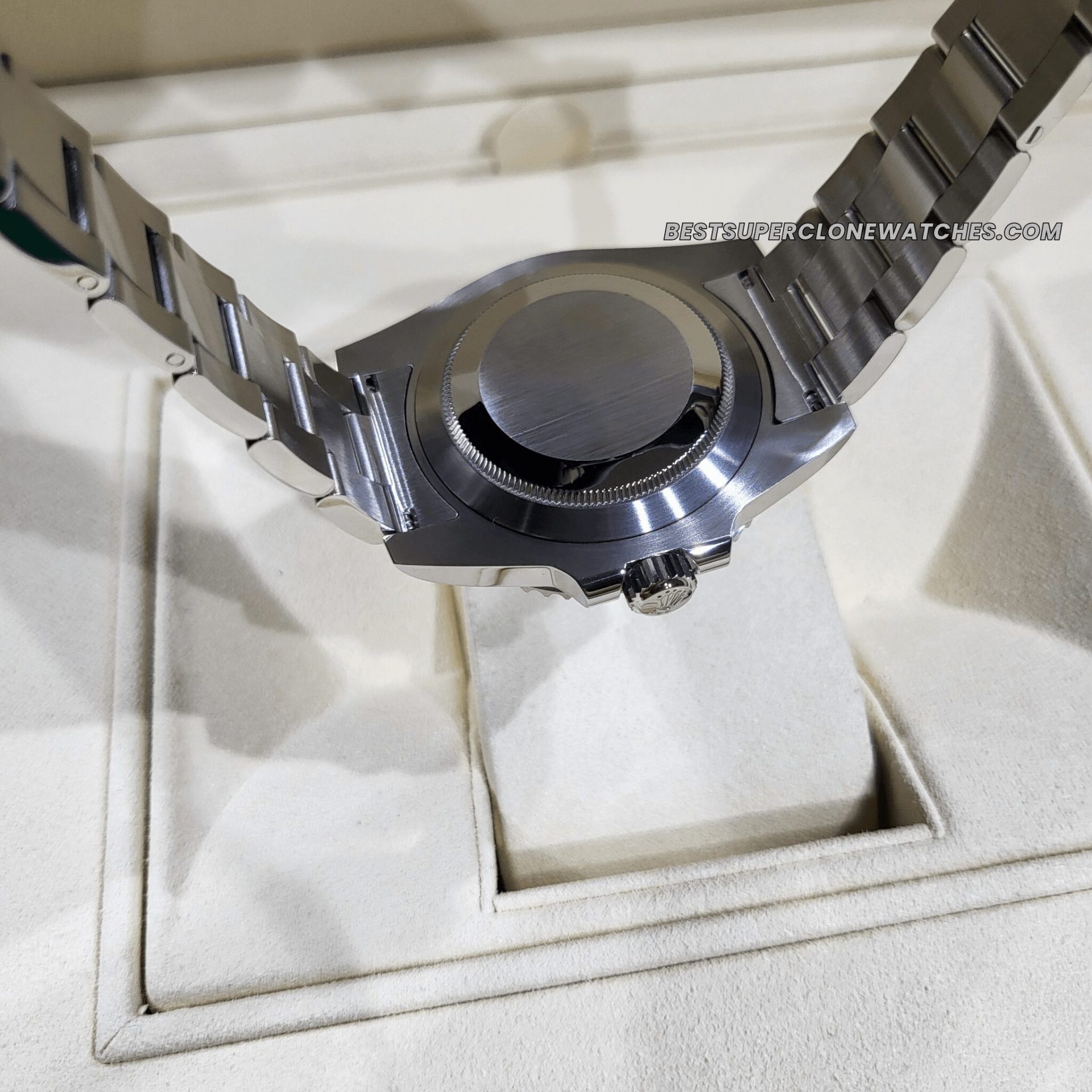 Fake Rolex Submariner Hulk Date Ref-116610LV with green dial, Oystersteel case, and Swiss 3135 movement—high-quality super clone.
