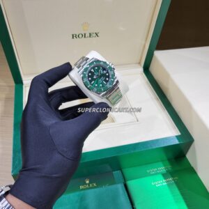 Fake Rolex Submariner Hulk Date 3135 super clone with green dial, Oystersteel case, and Swiss 3135 movement—luxury replica design.