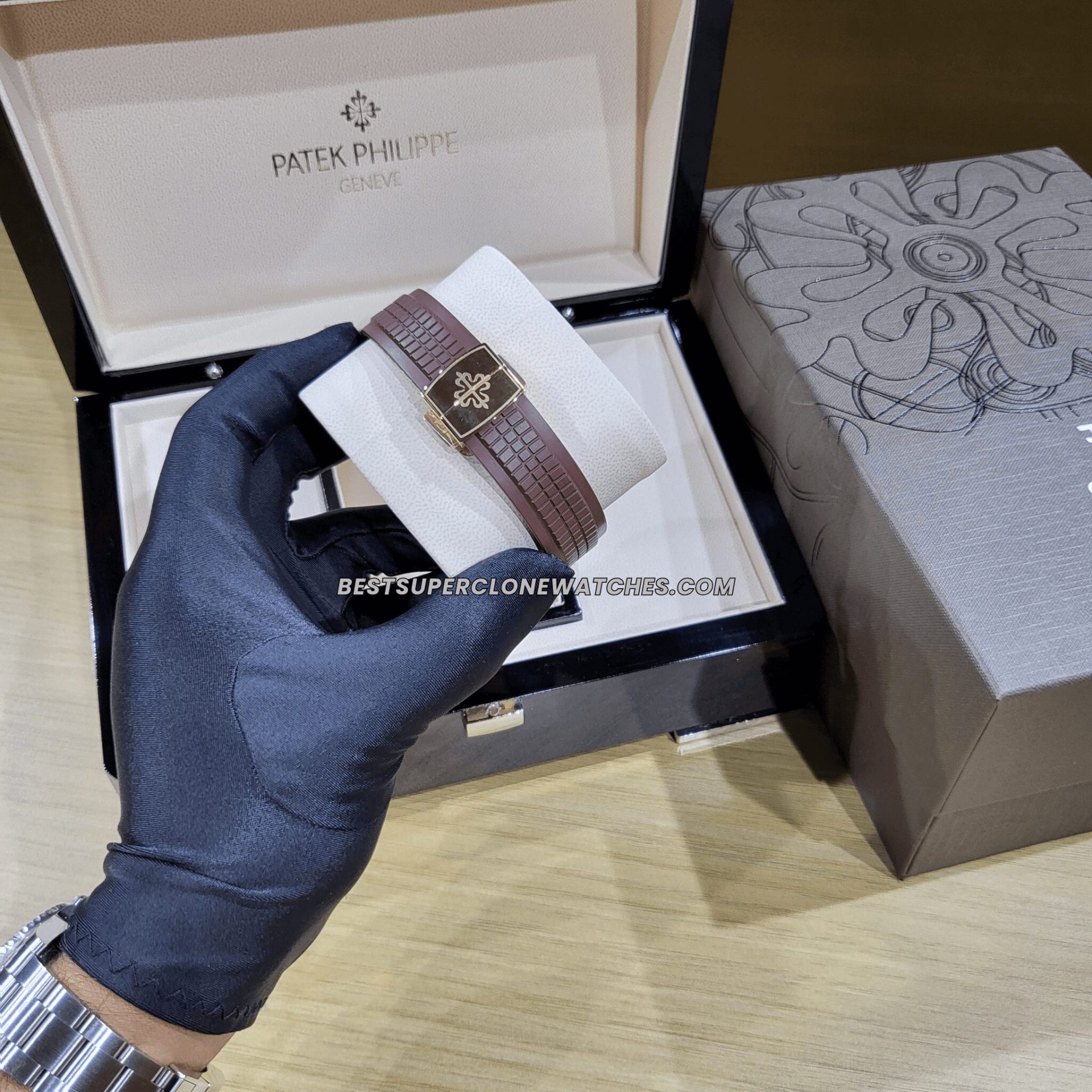 Replica Patek Philippe Aquanaut rose gold