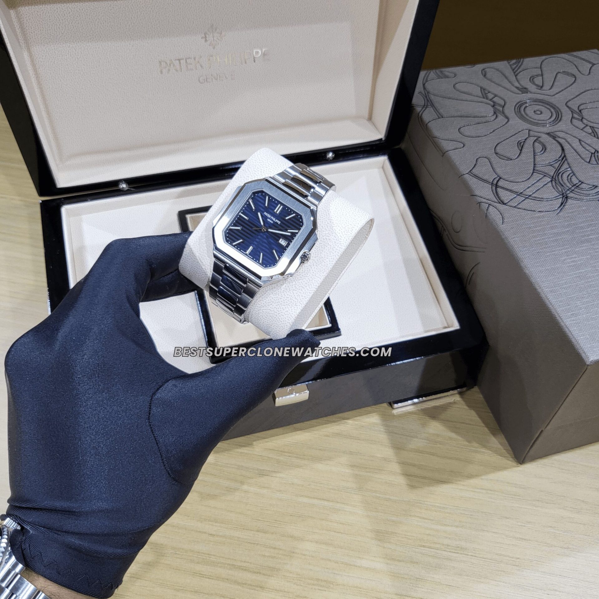 Replica Patek Philippe Calatrava blue dial