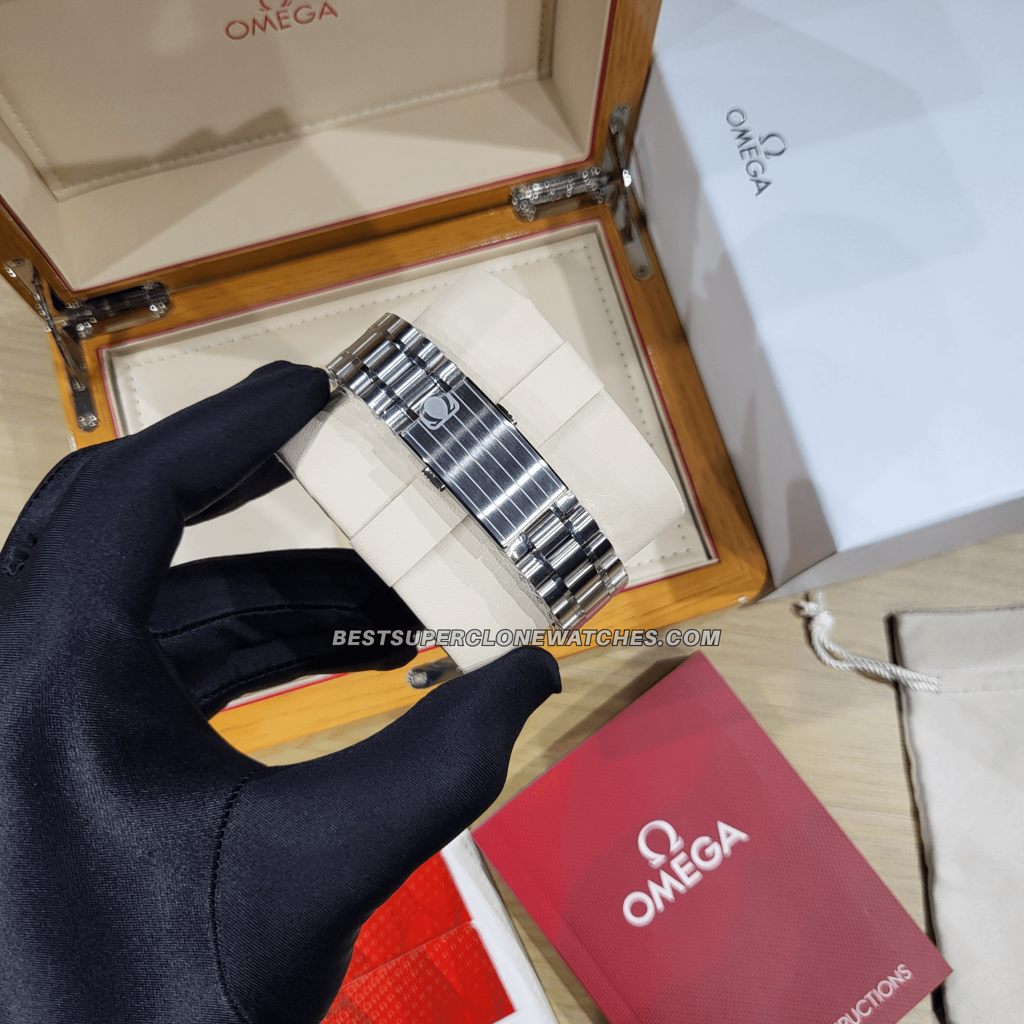 Omega Speedmaster Silver Snoopy Award” 50th Anniversary Super Clone Watch
